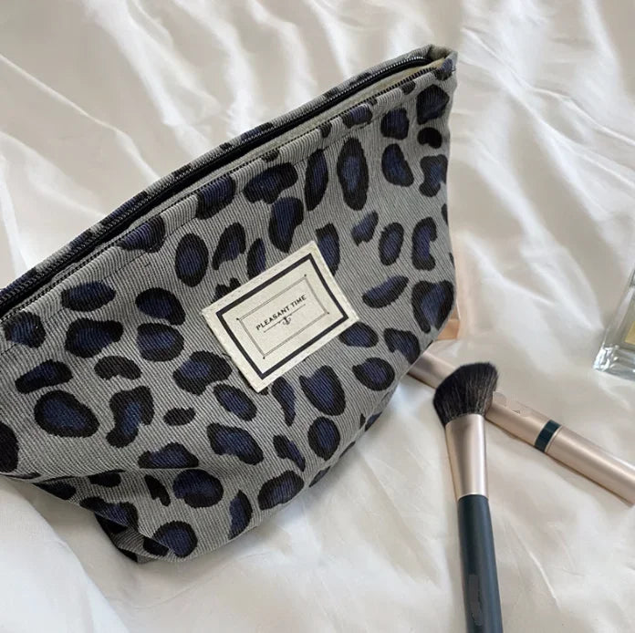 Trousse de Maquillage Brodée – Velours Côtelé Style Coréen